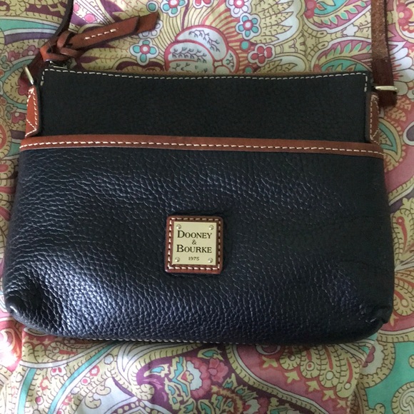 Dooney and Bourke cross body - Picture 2 of 8